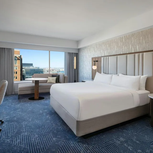 Room, King Bed, Harbour View, Club Floor, Accessible، Renaissance Boston Waterfront Hotel 2/10