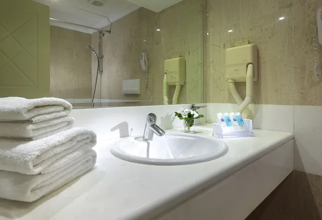 بنغل بفراش فوتون وسرير مزدوج وسرير فردي بإطلالة على الحديقة، Aldemar Olympian Village 6/6