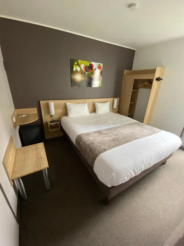 غرفة بسرير كوين، Hotel Wood Inn Merignac 1/1