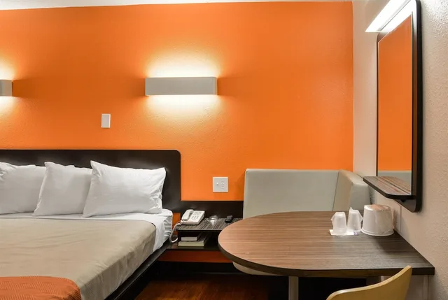 غرفة ديلوكس بسرير كينج لذوي الإعاقة، Motel6 Toledo, OH 9/10