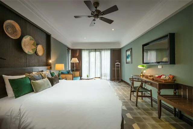 جناح بسرير كوين بشرفة، Aira Boutique Hoi An 2/4