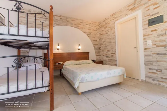 غرفة قياسية رباعية، Naxos Palace 3/5