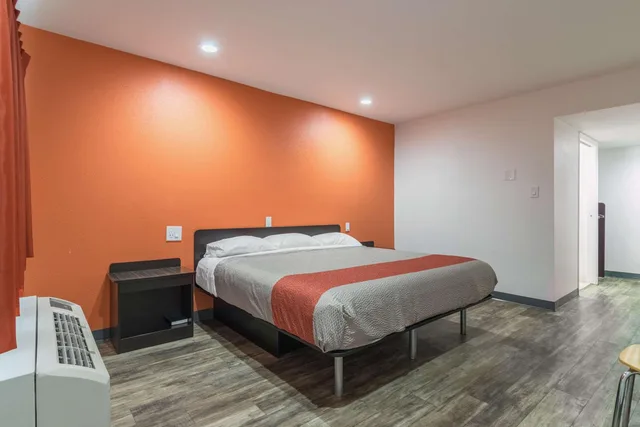 Room, King Bed, Motel6 Barstow, CA - Route 66 10/10