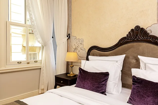غرفة ديلوكس بسرير كينج، Meroddi Barnathan Hotel 4/5
