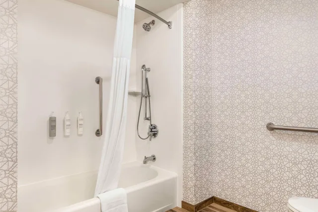 جناح بسرير كينج لذوي الإعاقة، Hampton Inn & Suites Valparaiso 3/3