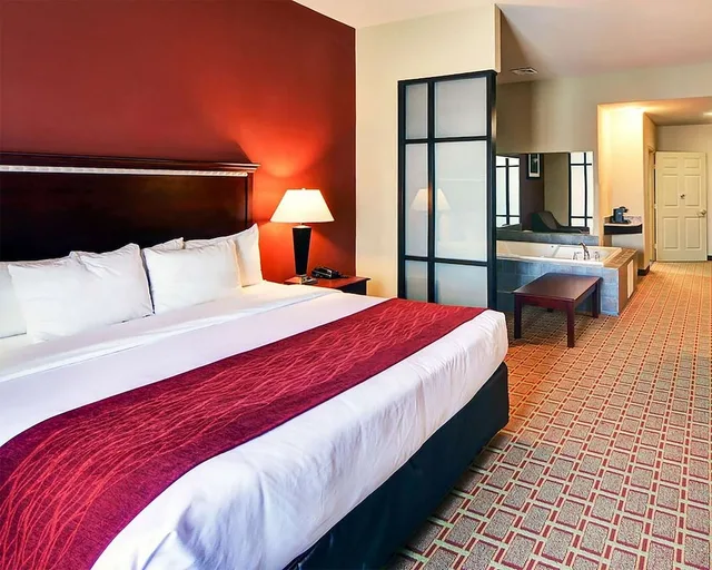Upgrade, Suite, King Bed, Accessible، Comfort Suites At Lake Worth 1/7