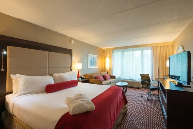 غرفة قياسية بسرير كوين مع أريكة، CROWNE PLAZA BOSTON - WOBURN 1/10