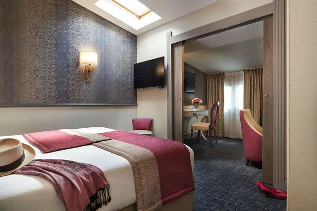 جناح بسرير كينج مع أريكة، Best Western Premier Hotel Bayonne Etche Ona-borde 1/2