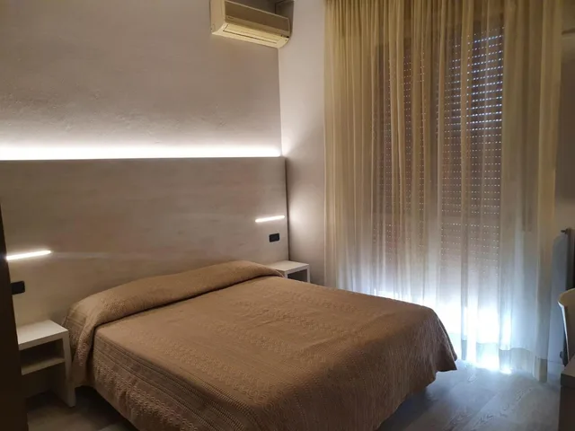 غرفة بسرير مزدوج أو سريرين منفصلين بحمام خاص، Air Hotel 1/3
