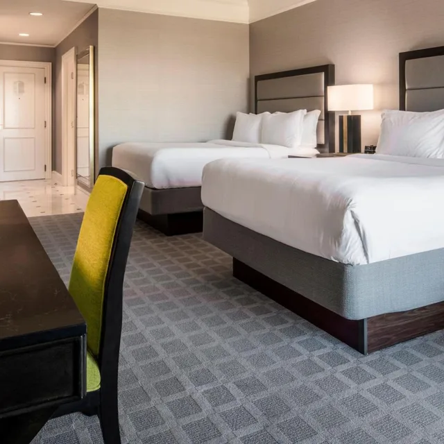غرفة غراند ديلوكس بسريرين كوين بإطلالة على المتنزه بشرفة، The Ballantyne A Luxury Collection Hotel Charlotte 3/6