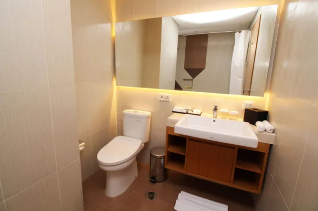 2 Bedrooms, Family, Single, 1 Queen and 1 Double Bed، Swiss-Belhotel Pondok Indah 6/7