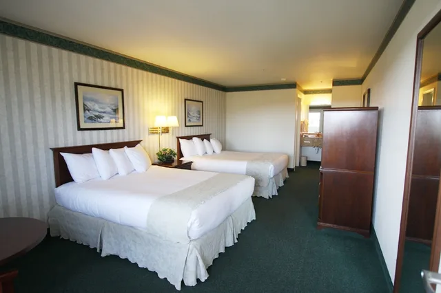 غرفة بسريرين كوين، Emerald Dolphin Inn 1/4