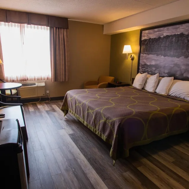 جناح استوديو بسرير كينج مع أريكة، Super 8 By Wyndham Mississauga 1/10