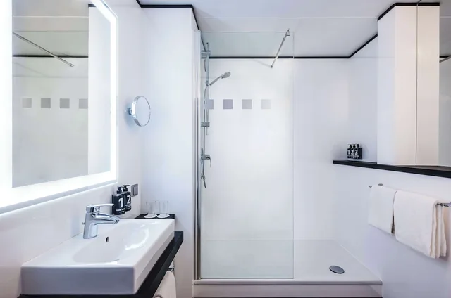غرفة بريميوم بسرير كينج، Lindner Hotel Dusseldorf Airport, part of JdV by Hyatt 5/6