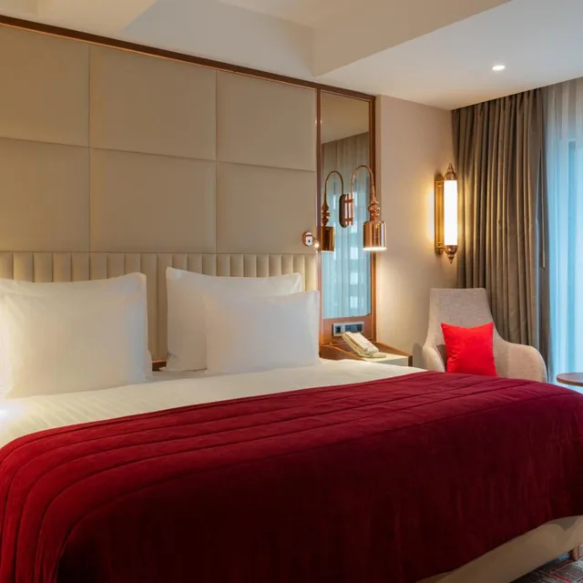 غرفة سوبيريور بسرير كينج وسرير كوين، Movenpick Hotel Istanbul Asia Airport 2/8