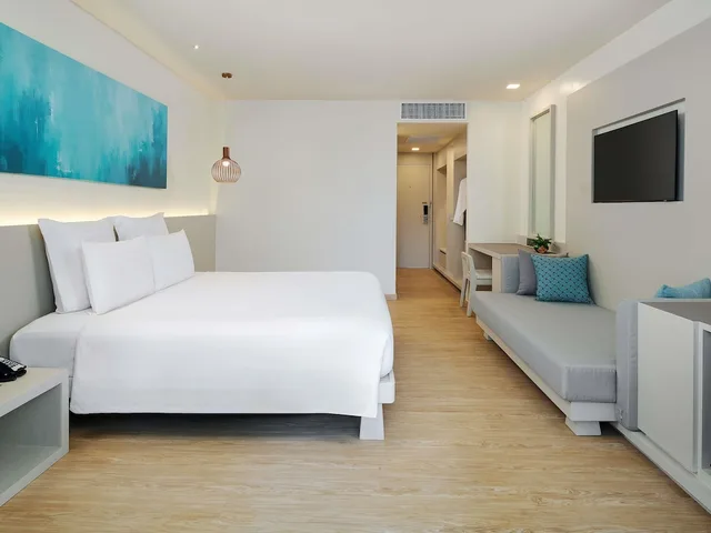 غرفة بسرير كينج بإطلالة على المسبح، Pullman Pattaya Hotel G 2/8