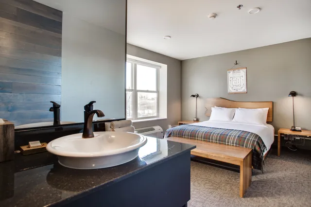 Suite, Futon Bed, Queen Bed, Main House، The Oxbow Hotel 3/3