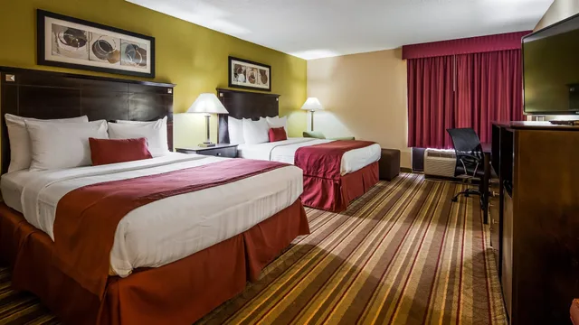 غرفة قياسية بسريرين كوين، Best Western Plus Anderson 4/10