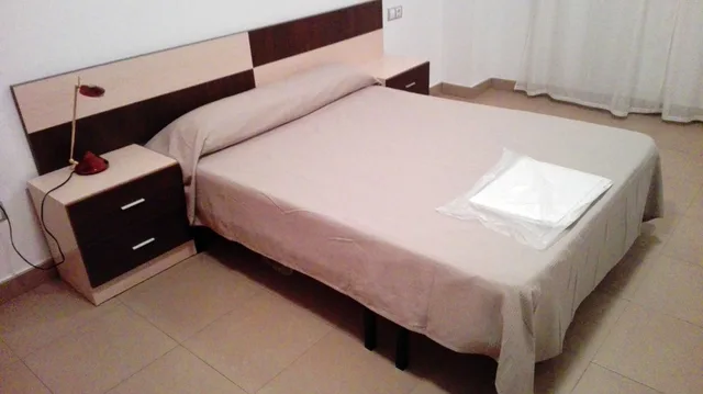 شقة أساسية بسريرين منفصلين بشرفة بغرفتي نوم مع أريكة، Apartamentos Alcocebre Suites 3000 5/10