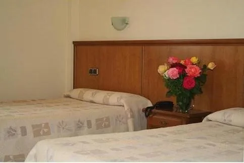 غرفة بسريرين منفصلين، Hotel Reina Isabel 2/2