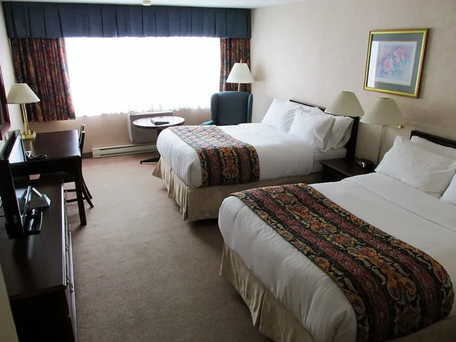 غرفة قياسية بسريرين كوين، Fredericton Inn 2/5