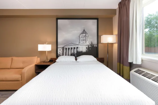 غرفة بسرير كوين، Super 8 by Wyndham Winnipeg West 1/4