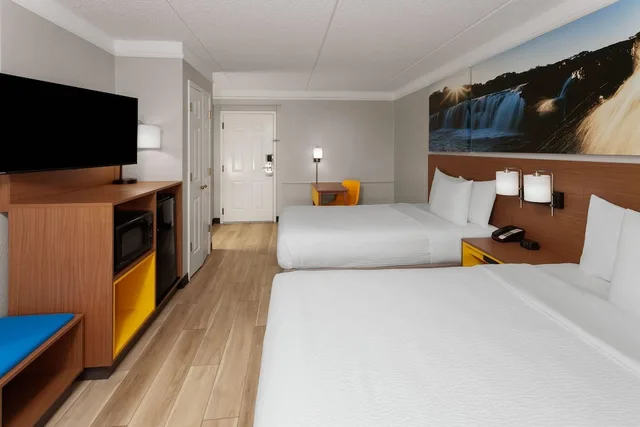 غرفة بسريرين مزدوجين، Days Inn & Suites by Wyndham Arlington Heights 2/10