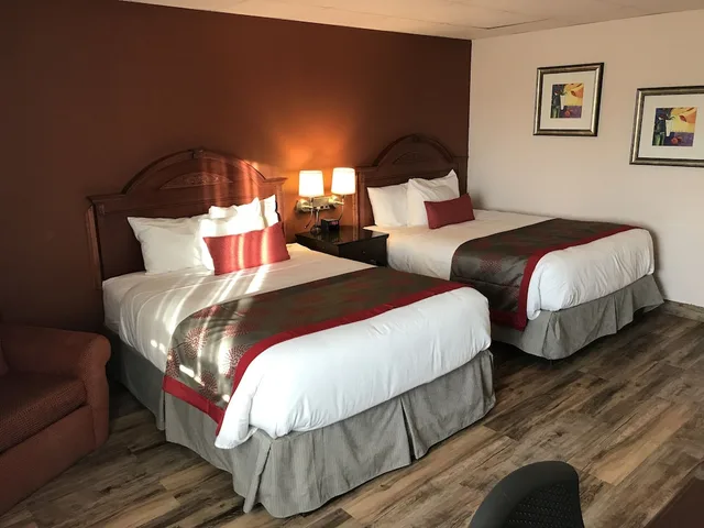 غرفة بسريرين مزدوجين، Albert Lea Inn & Suites 2/8
