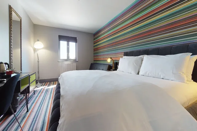 Club, King Bed, Pool Access، Village Hotel Manchester Bury 2/5