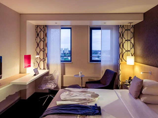 جناح جونيور، Mercure Amsterdam City Hotel 7/10