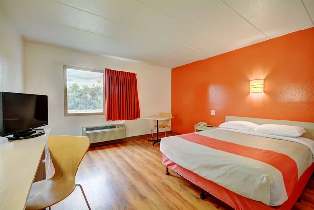 غرفة ديلوكس بسرير كوين، Motel6 Seekonk, MA - Providence East 1/5