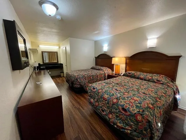 Room, 2 Double Beds, Private Bathroom, Sierra Inn 1/2