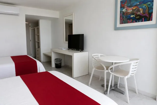 جناح جونيور، We Hotel Acapulco 9/10