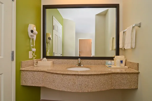 Standard, King Bed, Sleep Inn and Suites Conference Center And Water Park 6/7