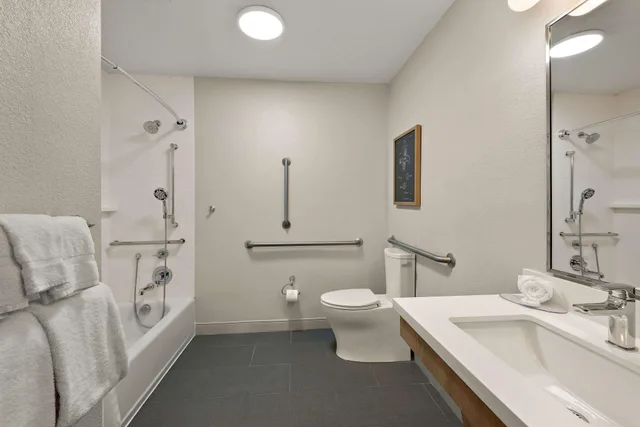 استوديو بسرير كوين لذوي الإعاقة، Sonesta Simply Suites Jersey City 4/4