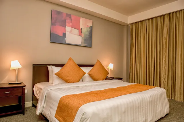 3 Bedrooms, Family Suite, 1 Single and 2 Double Beds, Kitchen، Central Mansions 1/10