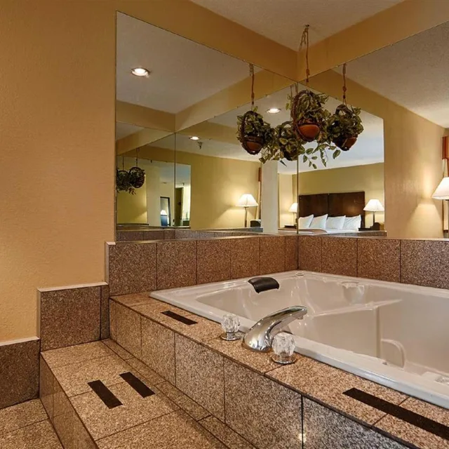 جناح بسرير كينج بجاكوزي، Best Western Muncie 5/9