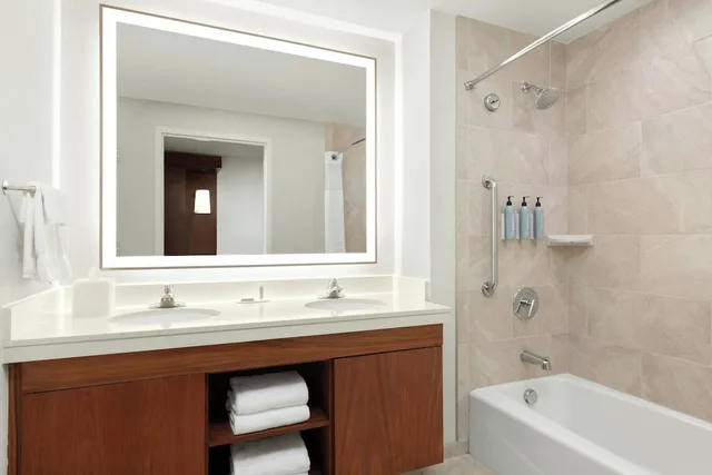 Room, 2 Queen Beds, Resort View, Balcony، Courtyard Anaheim Theme Park Entrance 6/10