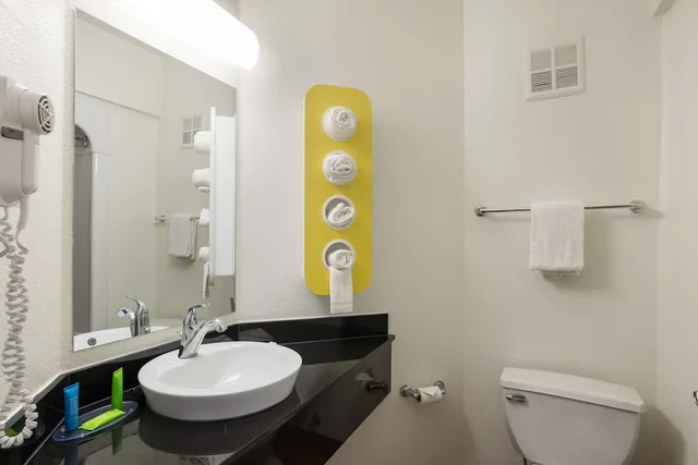 غرفة قياسية بسريرين مزدوجين لذوي الإعاقة، Motel6 Orlando, FL - International Dr 5/6