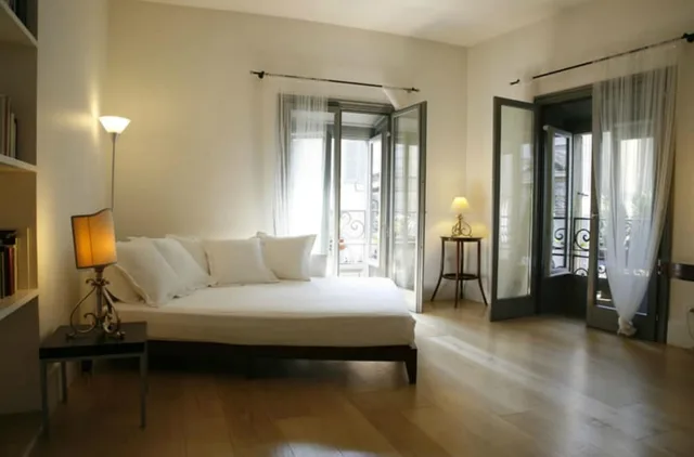جناح بسرير مزدوج، Milanosuites 1/6