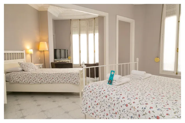 غرفة سوبيريور ثلاثية بسرير مزدوج وسرير فردي بحمام خاص، B&B Hi Valencia Canovas 5/5