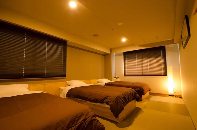 غرفة سوبيريور رباعية بثلاثة أسرّة بحمام خاص، GRAND HOSTEL LDK Odori Park 2/2