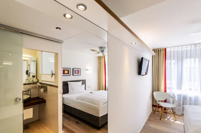 غرفة صغيرة بسرير كوين، Hotel Schwanen Metzingen 2/7