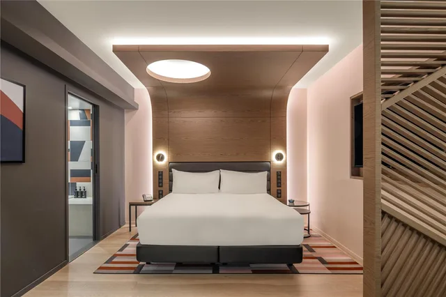 Junior Suite, Canopy by Hilton Paris Eiffel Tower 2/2