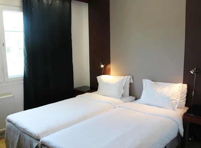 غرفة قياسية بسريرين منفصلين، Hotel Djingis Khan 2/5