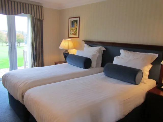 غرفة ديلوكس بسريرين منفصلين بإطلالة، Windmill Village Hotel, Golf Club Spa, BWSC 5/8