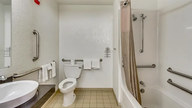 غرفة ديلوكس بسرير مزدوج لذوي الإعاقة، Motel6 Ogden, UT- Downtown 6/9