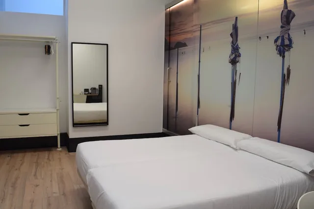 غرفة ثلاثية، Hotel Zerupe 1/5