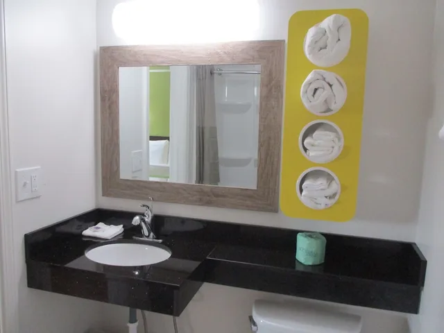Deluxe, King Bed, Motel6 North Olmsted, OH - Cleveland 5/6
