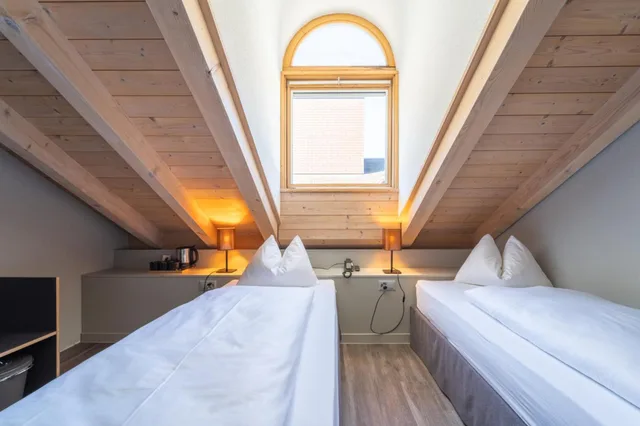 Family, Single Bed, Guesthouse By the Hey 2/10